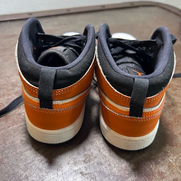 Nike Jordan AJ 1 Mid “Shattered Backboard” Black, Starfish (Orange), White Youth - Picture 6 of 15